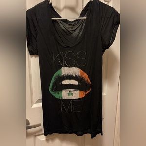 Express Kiss Me Irish Shirt Size M